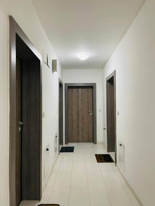 New Modern Rooftop Apartment-Free Private Parking سكوبجي المظهر الخارجي الصورة