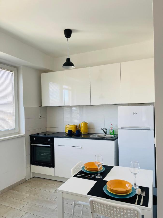 New Modern Rooftop Apartment-Free Private Parking سكوبجي المظهر الخارجي الصورة