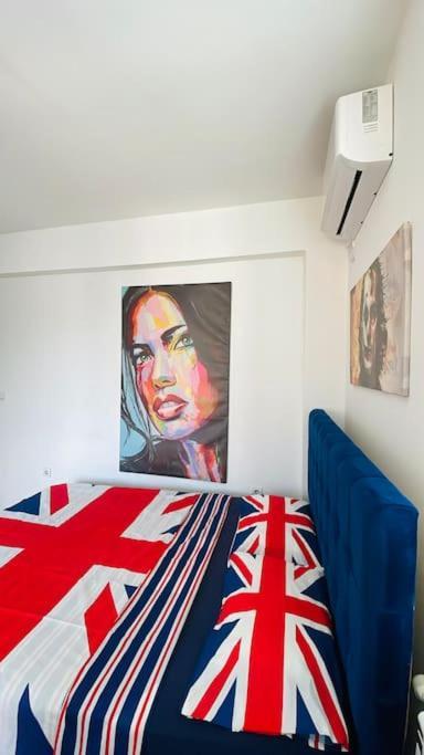 New Modern Rooftop Apartment-Free Private Parking سكوبجي المظهر الخارجي الصورة